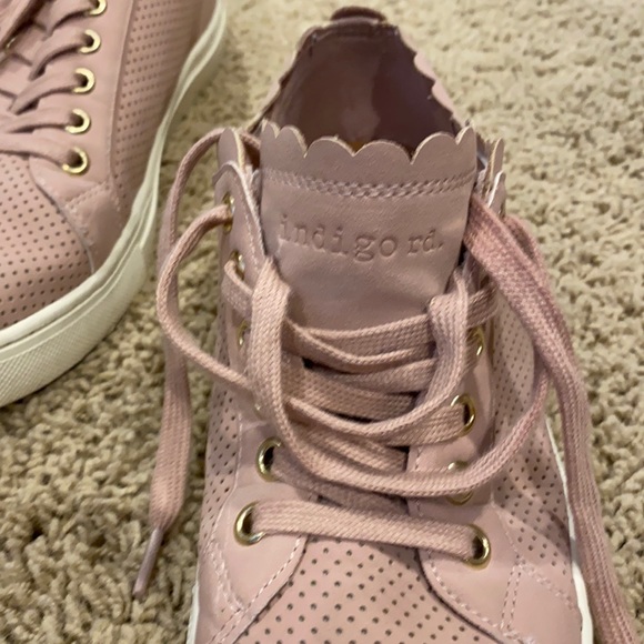 Indigo Rd Kyrie  Sneakers w Scalloped Edge Size 8 - Picture 9 of 11